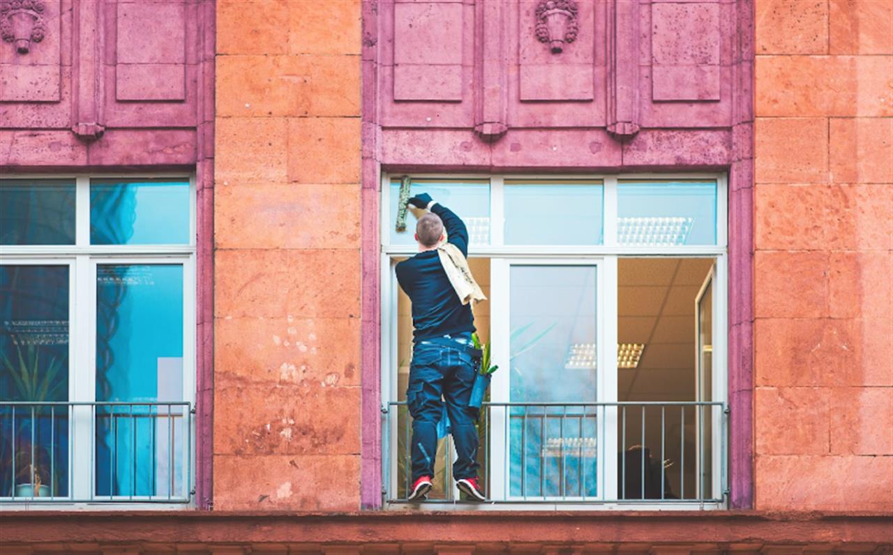 Hvorfor Vinduespudsning er vigtigt: Fordele, grunde og brugsområder